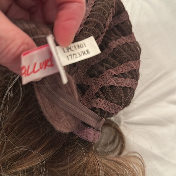 Tressallure Casual Curls Brand-New ,Lace Front, Mono part. 17/23/ R8 - Picture 7 of 7